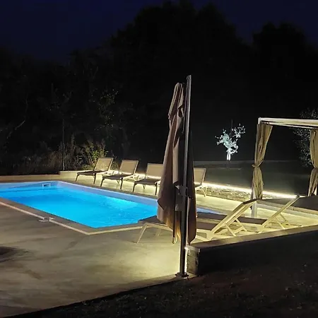 Ferienhaus Hacienda Matea - Oase Der Romantik In Strandnaehe By Interhome Pula