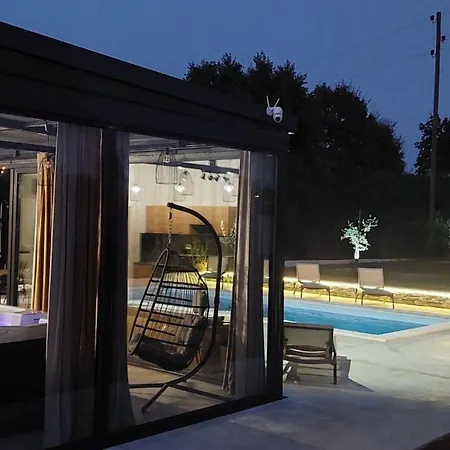 Ferienhaus Hacienda Matea - Oase Der Romantik In Strandnaehe By Interhome Pula