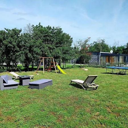 Hacienda Matea - Oase Der Romantik In Strandnaehe By Interhome Pula
